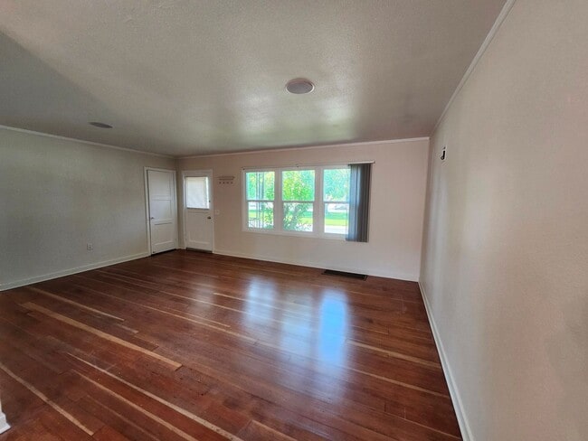 Building Photo - Location, Location - 2 blocks from Columbi...