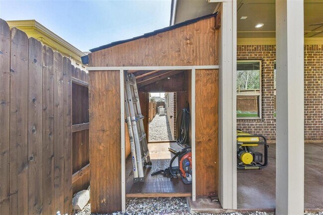 Building Photo - 23741 Juniper Valley Ln