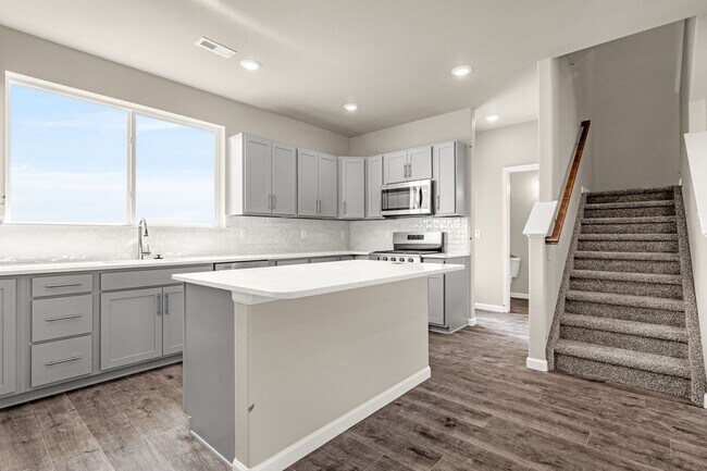 Building Photo - Luxury 4 Bed Townhouse with Amazing City and Mt Views on Westside