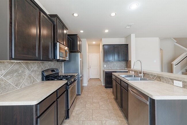 Building Photo - 25322 Saddlebrook Ranch Dr