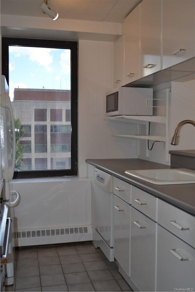 Building Photo - 4 Martine Ave