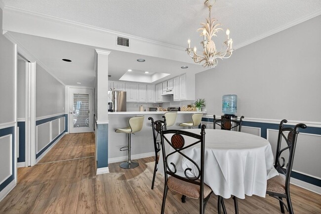 Building Photo - 390 NE Edgewater Dr