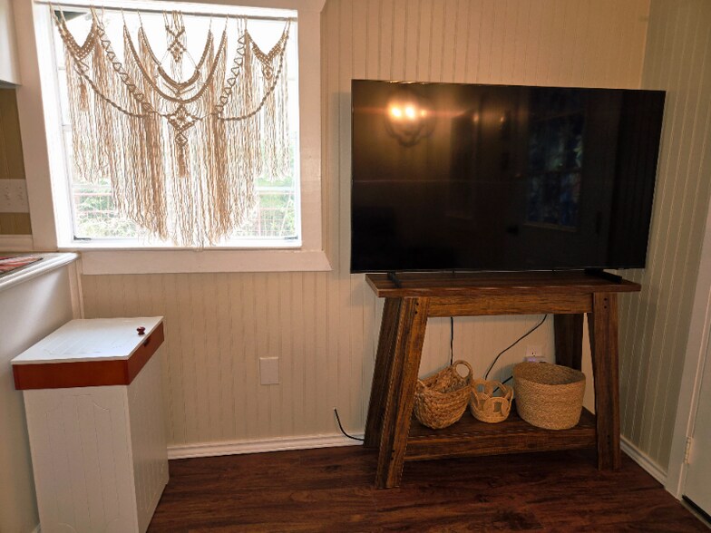 Building Photo - 606 Blessing Ranch Rd