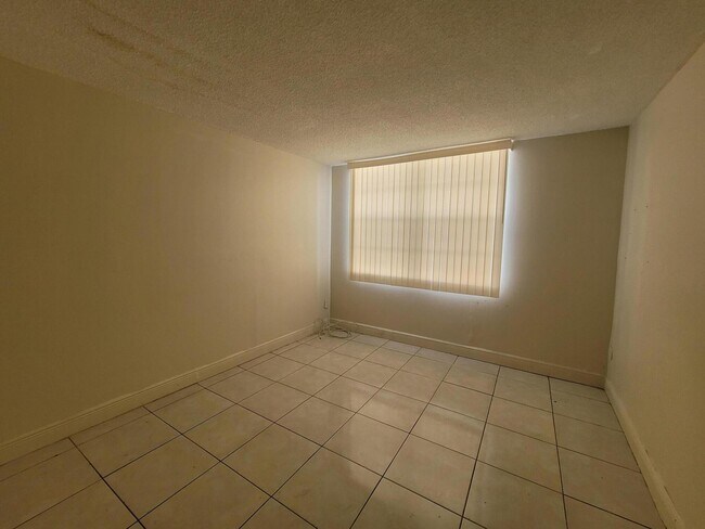 Building Photo - 488 NW 165th St