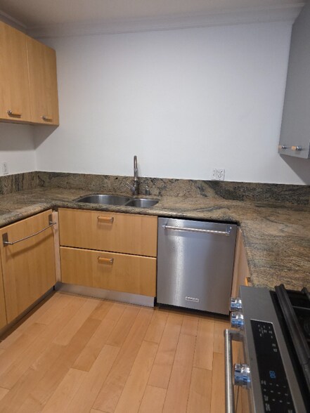 Building Photo - 11652 Kiowa Ave