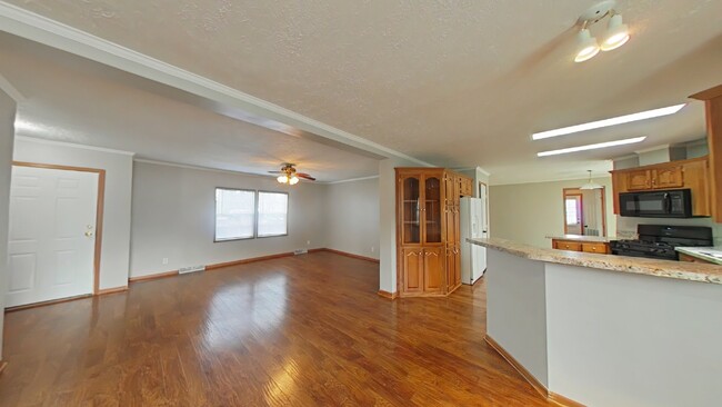 Building Photo - 3090 Joslyn Rd