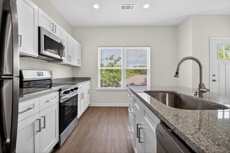 Building Photo - 3109 W 11th St