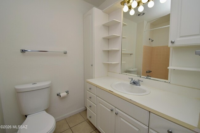 Building Photo - 3156 N Vista Del Forte Dr
