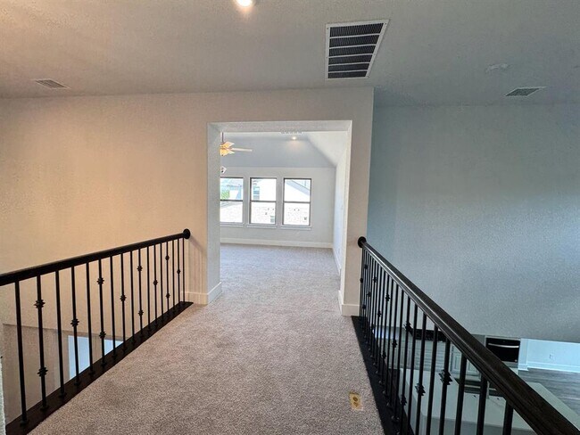 Building Photo - 1649 Cardinal Ln