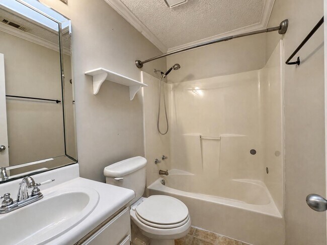 Building Photo - 1108 Post Oak Path