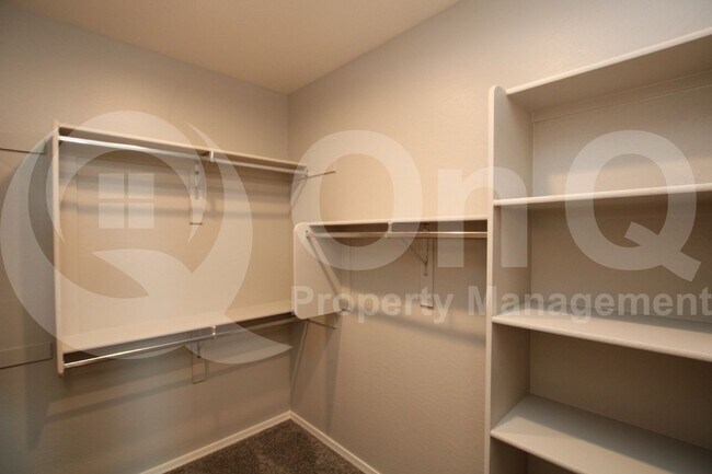 Building Photo - 2171 S Wallrade Ln