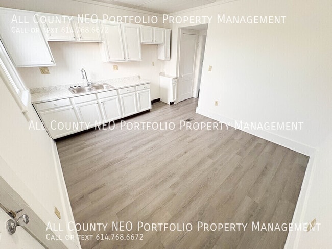 Building Photo - 19 N Wayne Ave