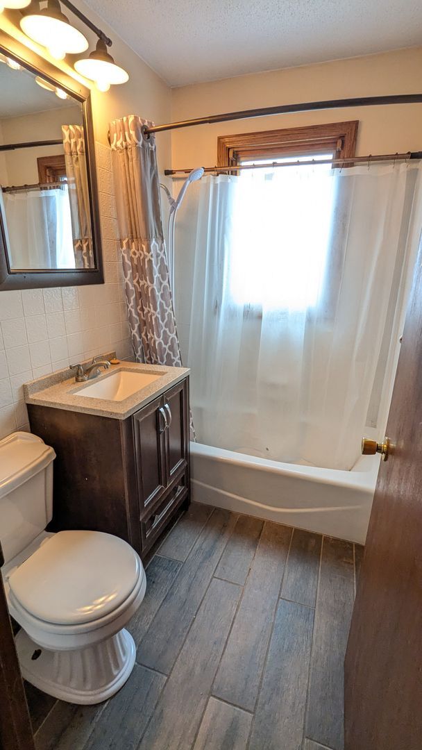 Building Photo - Well maintained 50s home with gorgeous kitchen