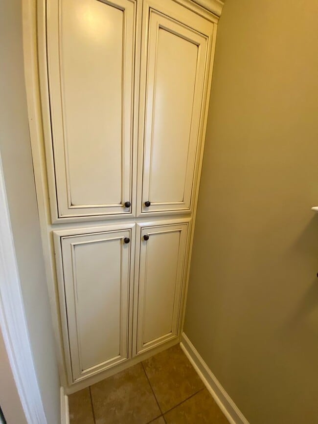 Building Photo - 4212 Shadow Garden Dr