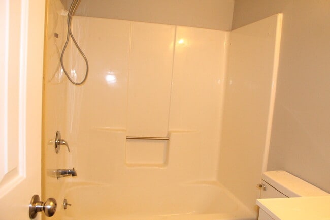 Building Photo - 1007 Windsong Cir