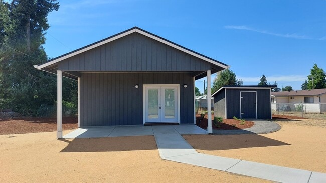 Building Photo - 632 N 4th St