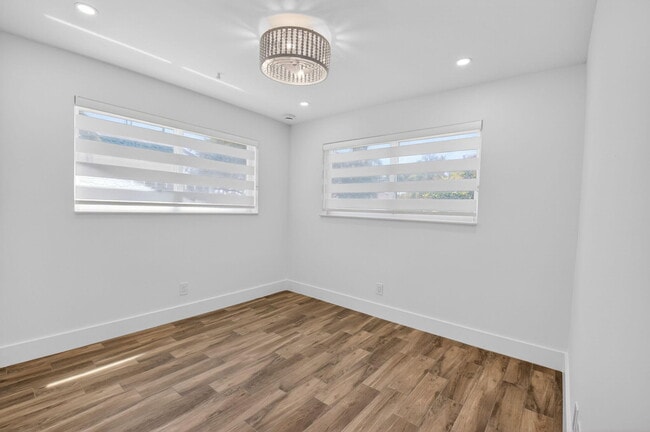 Building Photo - 1254 SW 4th Ct