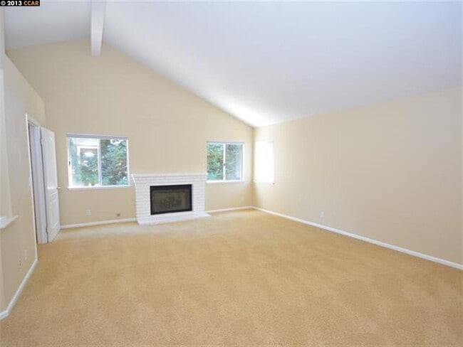 Building Photo - 655 Sun Tree Ct