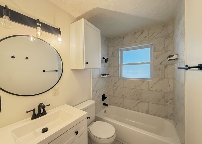 Building Photo - 10416 Ridgeview Dr