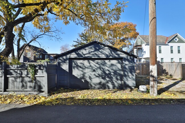 Building Photo - 476 Zimpfer St