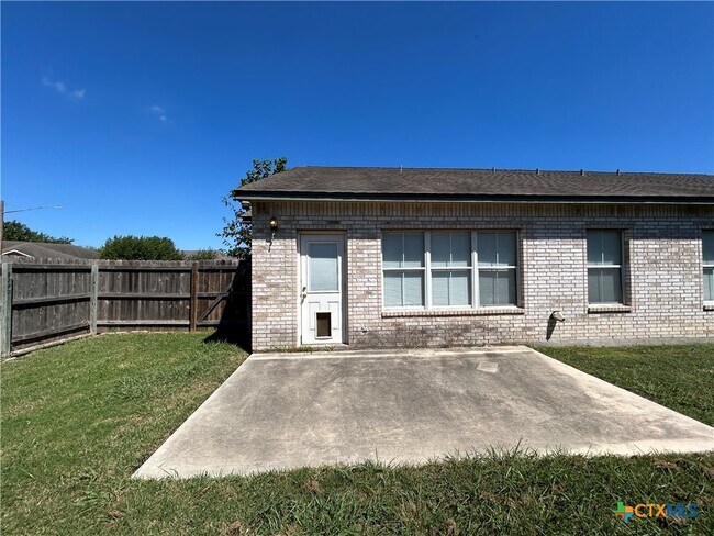 Building Photo - 3049 Pine Valley Dr