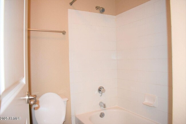 Building Photo - 2023 E Campbell Ave