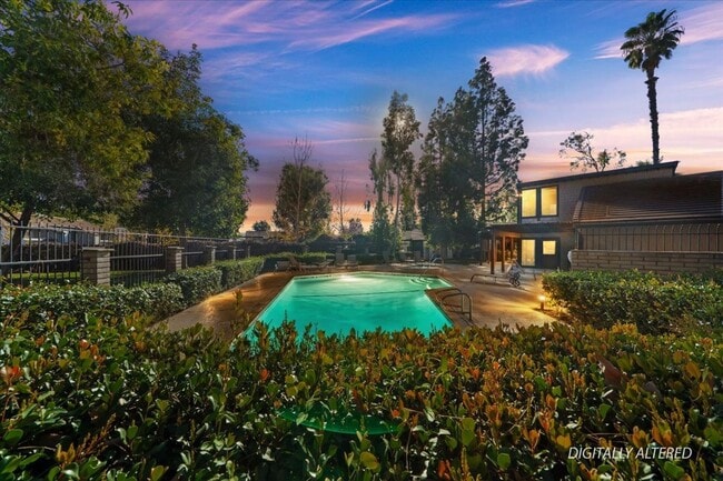 Building Photo - Canyon Crest Beauty***MOVE IN READY***