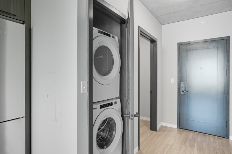 Building Photo - 932 W Madison St