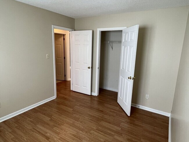 Building Photo - Updated 3 Bedroom, 2 Bath Ranch in NW Char...