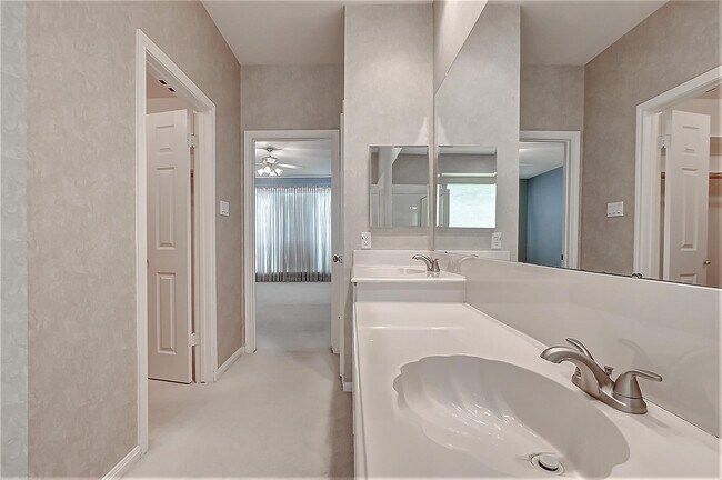 Building Photo - 2803 Norwood Hills Dr