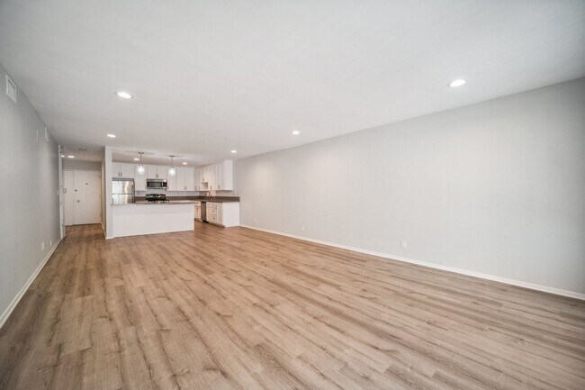 Interior Photo - 170 N Crescent Dr