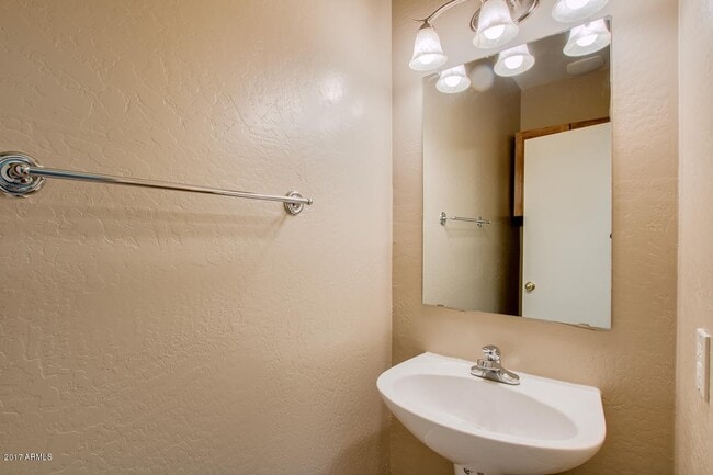 Building Photo - Beautiful five bedroom, 2.5 bath home with a large loft in the San Tan Heights community.