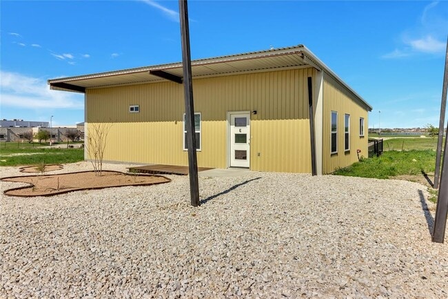 Building Photo - 1310 FM 487