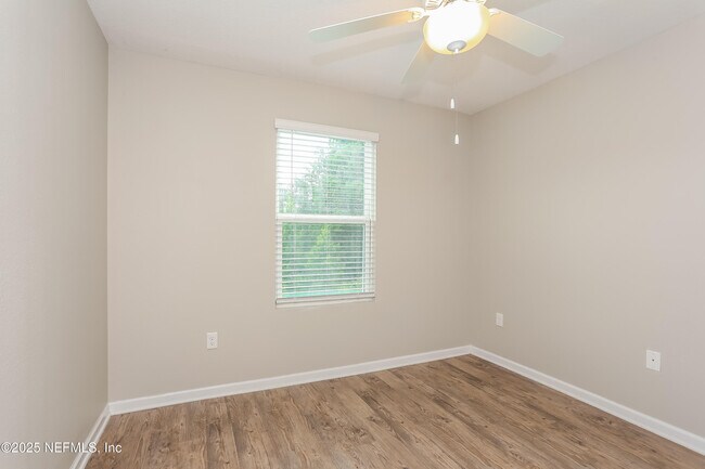 Building Photo - 562 Eiseman Wy