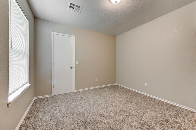 Building Photo - 1805 Lois Lynn Ln