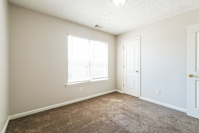 Building Photo - 430 Summer Hill Cir