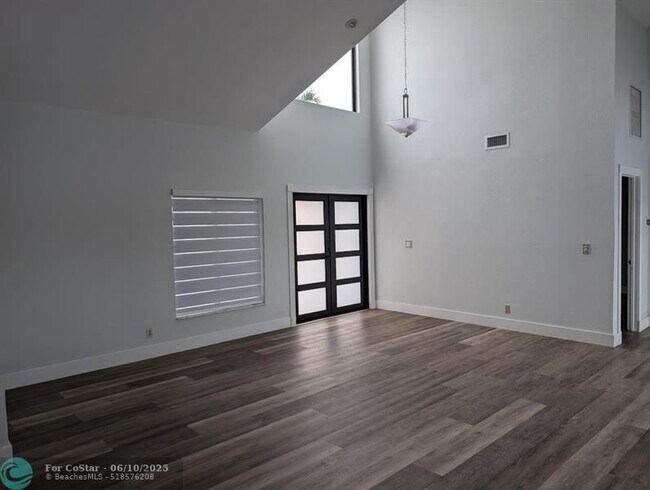 Building Photo - 22338 Ensenada Way