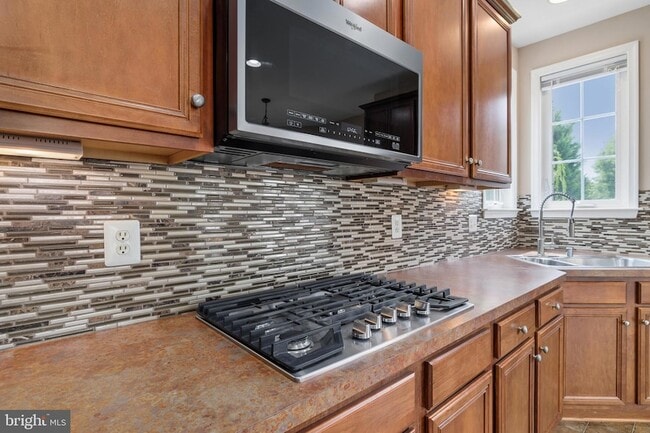 Building Photo - 9036 Woodpecker Ct