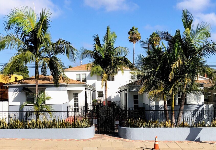 5-unit Bungalow court - 3207 30th St