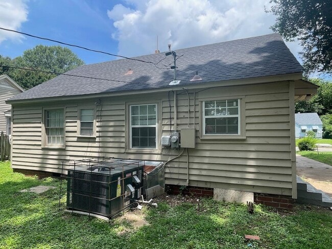 Building Photo - 3839 Maid Marian Ln