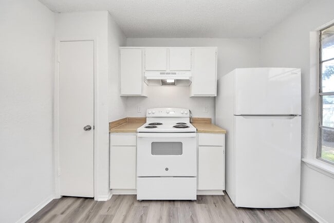 Building Photo - 23326 Prairie Bird Dr