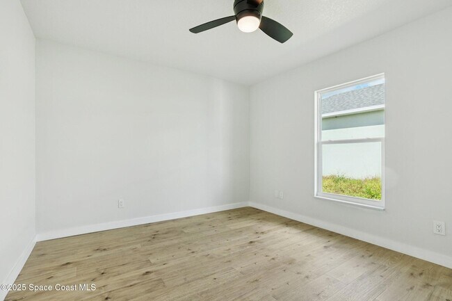 Building Photo - 1441 Eldron Blvd SE