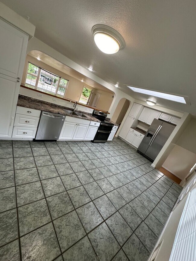 Building Photo - Home in Parkside Subdivision