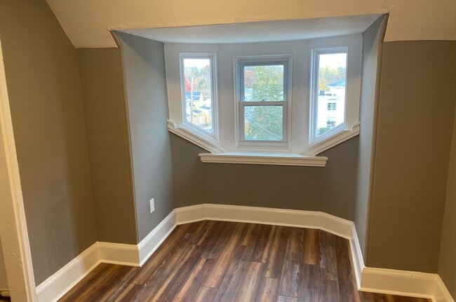 Building Photo - The Phoenixville Lofts-Upgraded Studio/1 b...