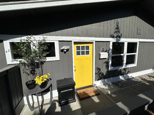 Building Photo - 844 Phoenix St NE