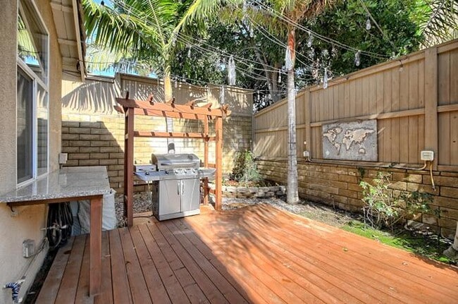 Building Photo - 538 Donizetti Ave