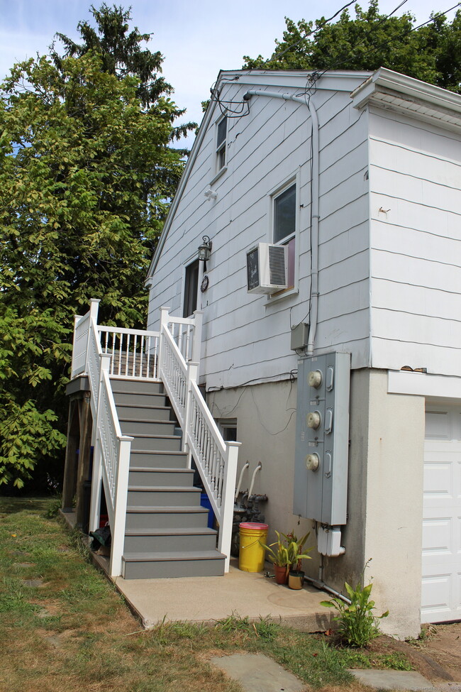 Building Photo - 126 Chestnut St