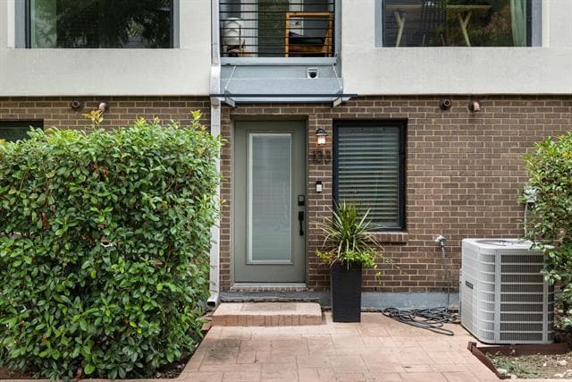 Building Photo - 2222 Moser Ave