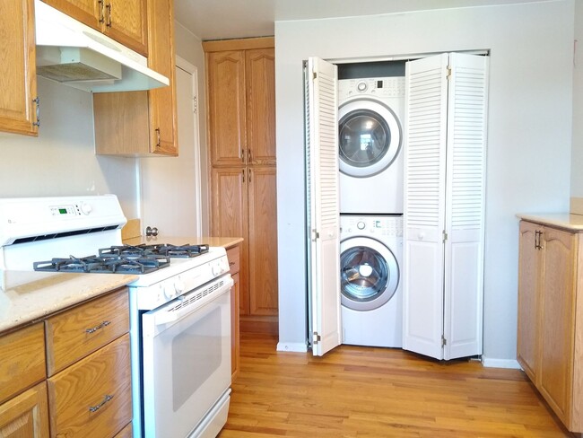 Building Photo - Park Hill 2 Bedroom 1 Bath Central Air! At...