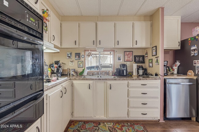 Building Photo - 2650 W Union Hills Dr